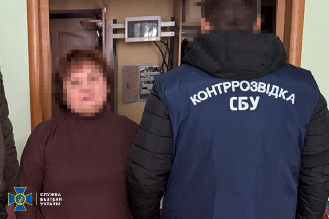 СБУ затримала у Києві колаборантку, яка впроваджувала «освітні стандарти» рф у тимчасово окупованому Криму