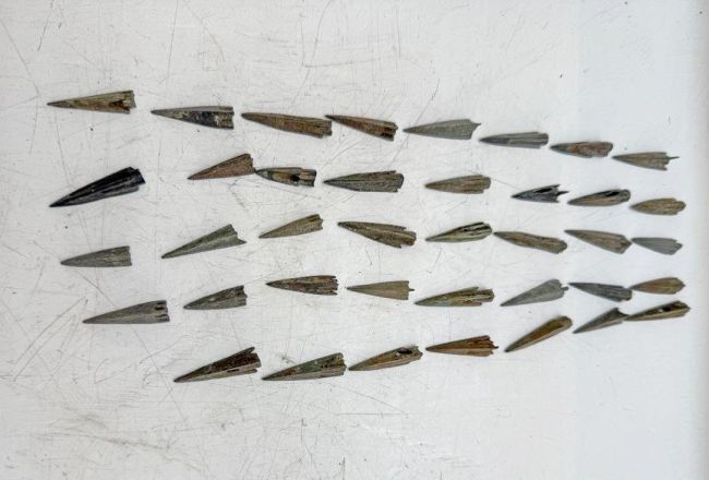 На кордоні з Румунією прикордонники вилучили колекцію наконечників та монет