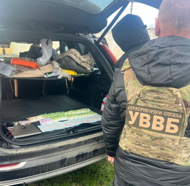 Спроби незаконного перетину кордону