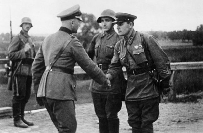 Польша начала готовить требования о репарациях к России за советское вторжение в 1939 году