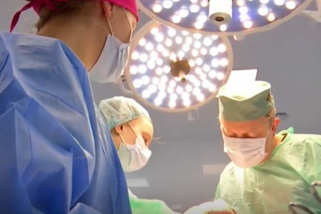 Українці, які отримали поранення в результаті військової агресії росії, можуть безкоштовно отримати медичну допомогу і прибрати з тіла небажані рубці