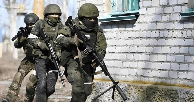 російські окупанти перейшли на тактику малих груп у зоні бойових дій в Україні: у чому причина і що з цього вийшло