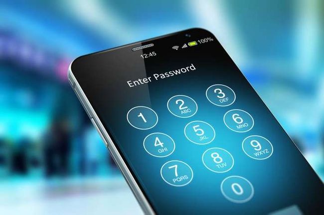 Чому небезпечно зберігати фото документів у смартфоні