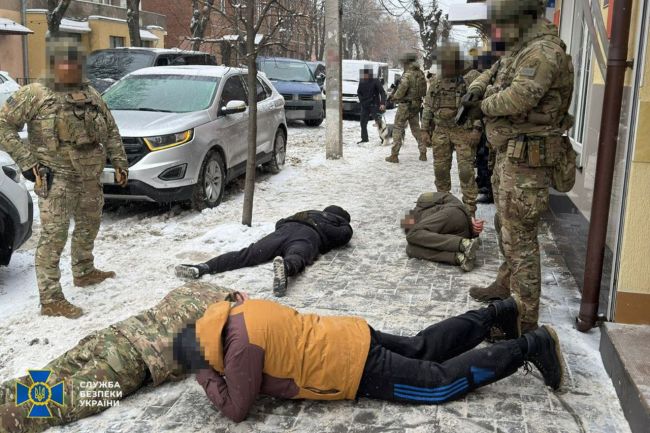 СБУ і Нацполіція викрили у Вінниці злочинне угруповання, яке продавало ухилянтам посвідчення фейкового «добробату»