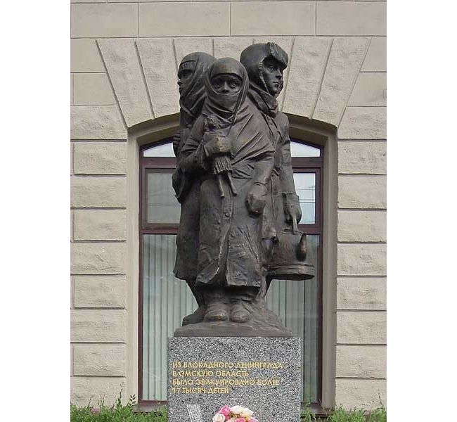 русские! Никому больше не рассказывайте про ужасы блокады в прошлом