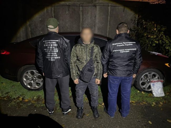 Псевдомашиністом до Молдови: прикордонники викрили злочинне угруповання переправників