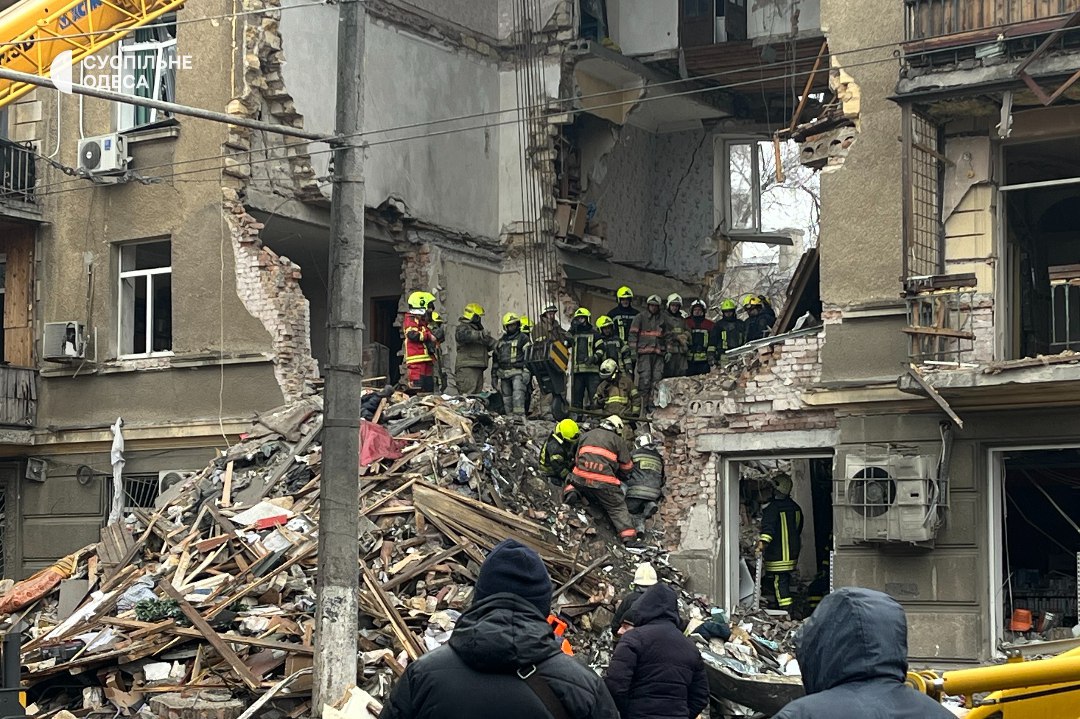 Удобно замечать российские улыбки, удобно не замечать российские убийства