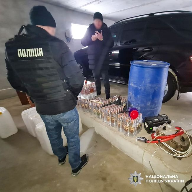 На Тернопільщині викрили цех з виробництва фальсифікату алкоголю відомих марок