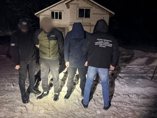 Правоохоронці заскочили на гарячому закарпатця, який збирався «викупати» у Тисі свого «клієнта»