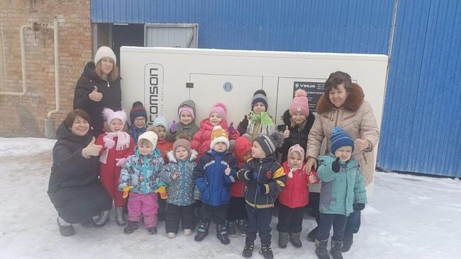 Німецький поліцейський із Гамбурга вже 30 разів їздив в Україну, щоб підтримувати дитячий будинок під Києвом, який потерпає від російських обстрілів