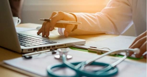 У Полтаві викрили угрупування лікарів МСЕК, що за гроші списували з війська: які у них були розцінки та хто їм допомагав