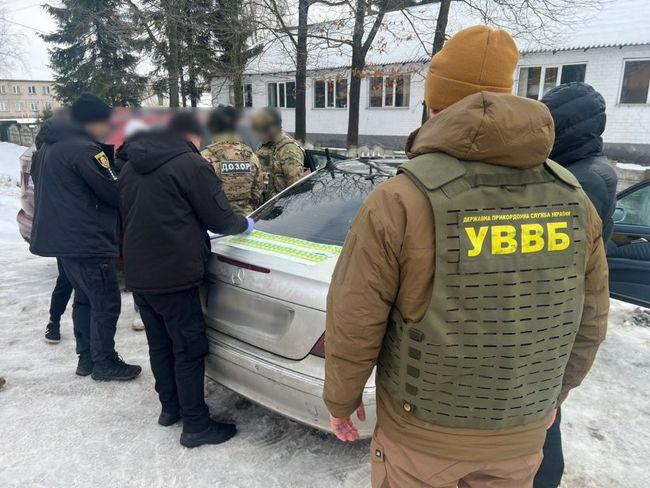 За 12 тисяч євро за незаконний перетин кордону: прикордонники на Рівненщині викрили організатора злочинної схеми