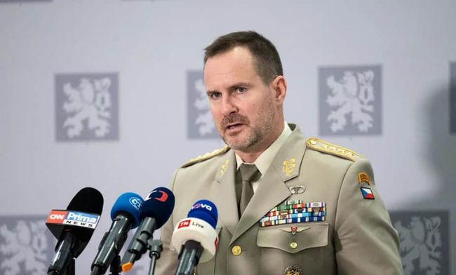 Міністр оборони Чехії Яромір Зуна заборонив начальнику генерального штабу Карлу Ржегці заплановану закордонну поїздку до США