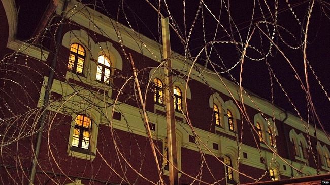 кремль закриває двері для цивільної амністії, відкриваючи колонії для фронту