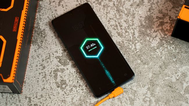 5 міфів про зарядку смартфона, в які досі вірять мільйони