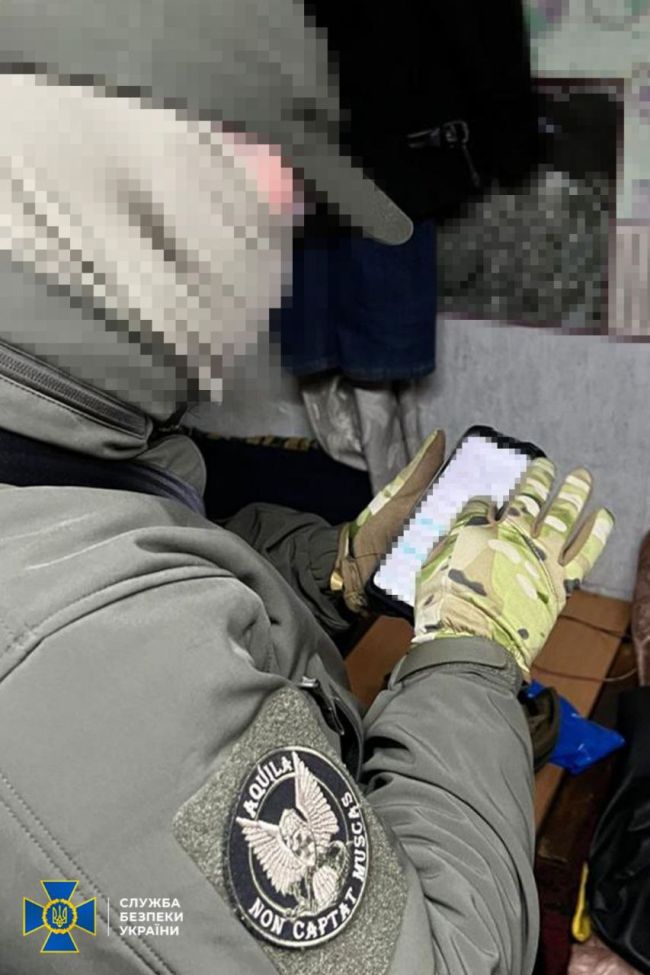 СБУ затримала агента гру рф, який залучив неповнолітнього сина, щоб коригувати удари рашистів по Дніпру СБУ затримала агента гру рф, який залучив неповнолітнього сина, щоб коригувати удари рашистів по Дніпру