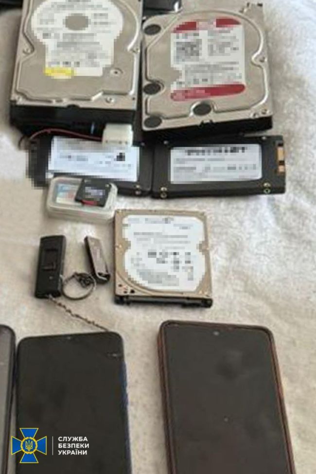 СБУ затримала агента гру рф, який залучив неповнолітнього сина, щоб коригувати удари рашистів по Дніпру СБУ затримала агента гру рф, який залучив неповнолітнього сина, щоб коригувати удари рашистів по Дніпру