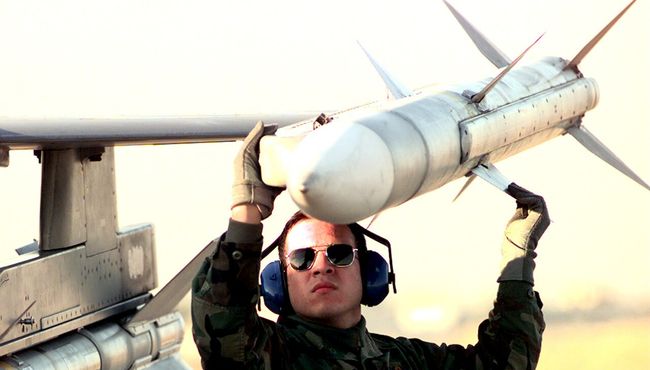 Канада передасть Україні ракети AIM для протидії крилатим ракетам