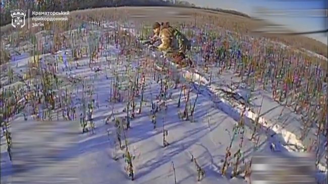 В районі Вовчанська прикордонники «Форпосту» FPV-дронами зустріли ворожих піхотинців (ВІДЕО)