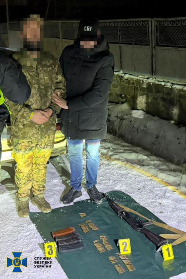 СБУ та Нацполіція викрили ще 7 ділків на підпільній торгівлі «трофейною» зброєю