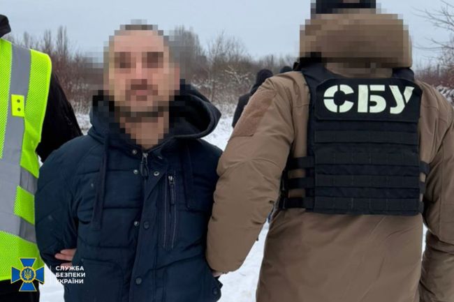 СБУ та Нацполіція викрили ще 7 ділків на підпільній торгівлі «трофейною» зброєю