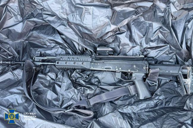СБУ та Нацполіція викрили ще 7 ділків на підпільній торгівлі «трофейною» зброєю