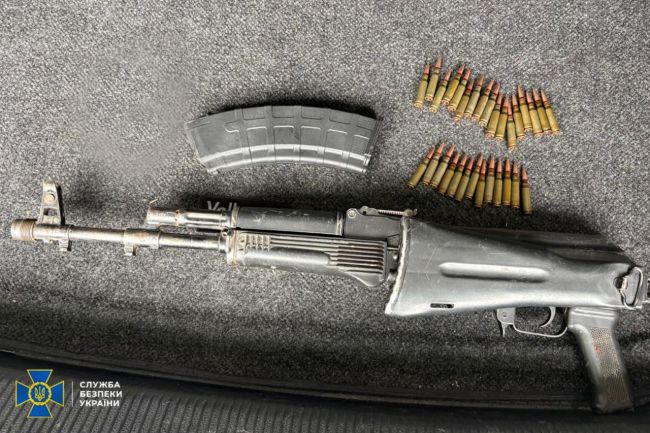 СБУ та Нацполіція викрили ще 7 ділків на підпільній торгівлі «трофейною» зброєю