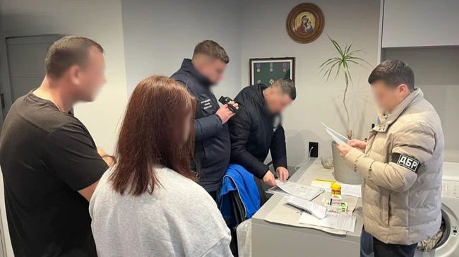 На Прикарпатті посадовець поліції ошукав на 2,7 млн батька загиблої захисниці Азовсталі: справа в суді