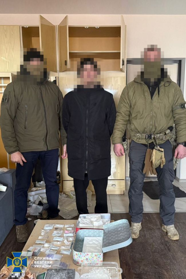 СБУ та Нацполіція нейтралізували злочинне угруповання, яке налагодило міжнародний канал контрабанди кокаїну із Латинської Америки в Україну