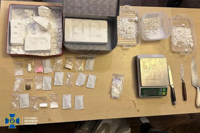 СБУ та Нацполіція нейтралізували злочинне угруповання, яке налагодило міжнародний канал контрабанди кокаїну із Латинської Америки в Україну СБУ та Нацполіція нейтралізували злочинне угруповання, яке налагодило міжнародний канал контрабанди кокаїну із Латинської Америки в Україну