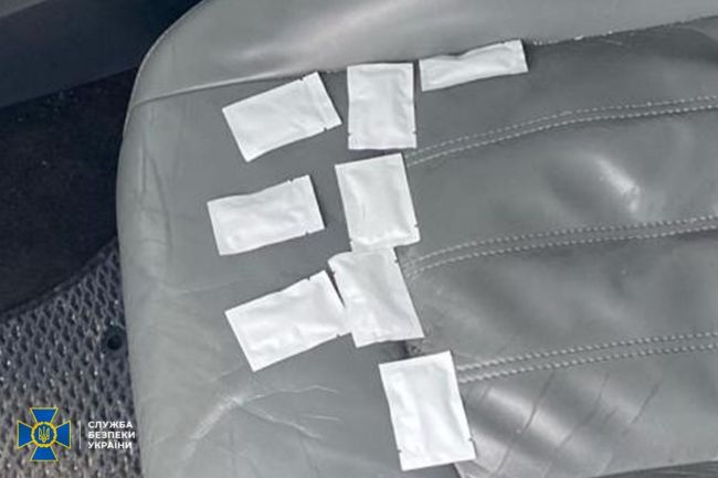 СБУ та Нацполіція нейтралізували злочинне угруповання, яке налагодило міжнародний канал контрабанди кокаїну із Латинської Америки в Україну СБУ та Нацполіція нейтралізували злочинне угруповання, яке налагодило міжнародний канал контрабанди кокаїну із Латинської Америки в Україну