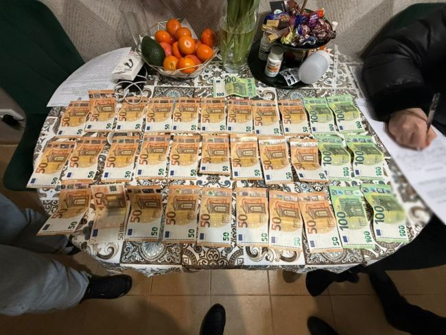 13,5 тисячі євро з людини: прикордонники затримали організаторів нелегального виїзду (ВІДЕО)