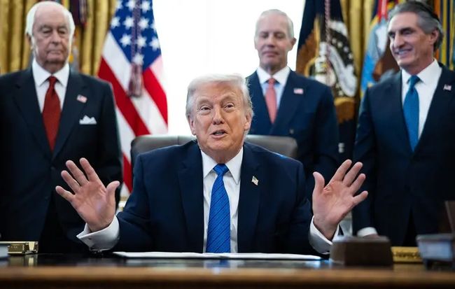 Працівника Білого дому не покарали через відео з Обамами у вигляді мавп