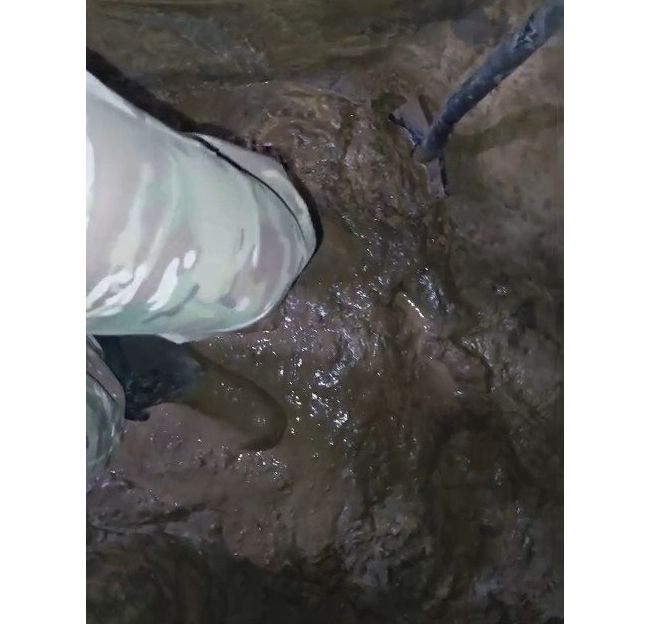 Відлига. В бліндажах болото, але прикордонники тримають позиції й не втрачають оптимізму (ВІДЕО)