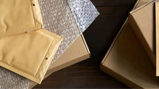 Третина українців отримує посилки з-за кордону: що замовляють