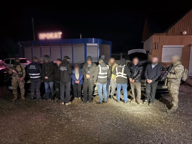 Прикордонники викрили злочинне угруповання, яке займалося переправленням осіб через кордон (ВІДЕО)