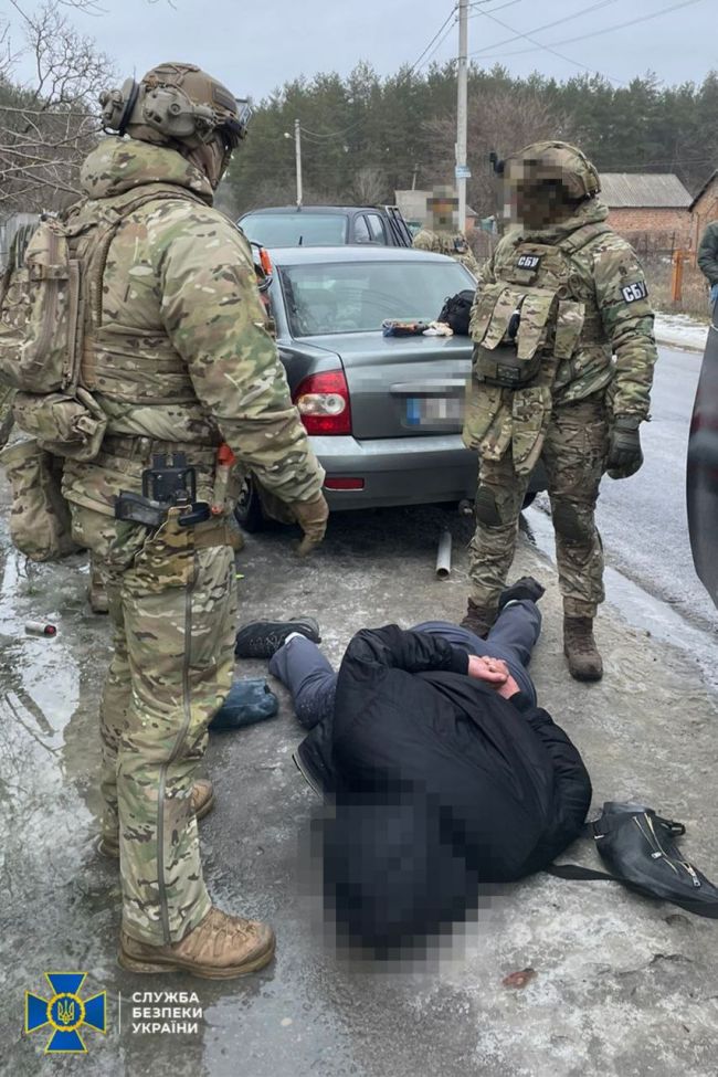 СБУ та Нацполіція знешкодили на Полтавщині злочинне угруповання, яке виготовляло психотропи із щомісячним «обігом» понад 70 млн грн СБУ та Нацполіція знешкодили на Полтавщині злочинне угруповання, яке виготовляло психотропи із щомісячним «обігом» понад 70 млн грн