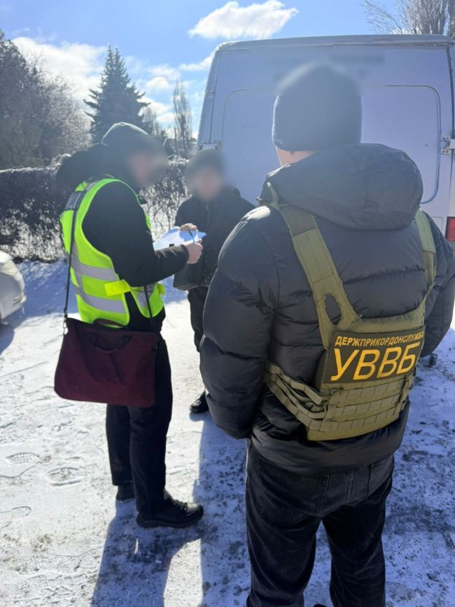 Громадянин рф за 9600 доларів США намагався переправити українця за кордон Громадянин рф за 9600 доларів США намагався переправити українця за кордон