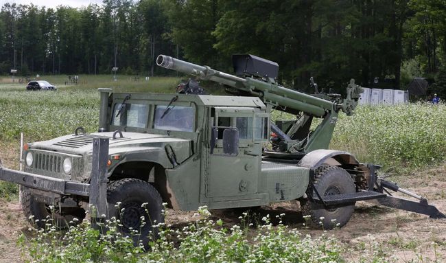 Просто найлегша у світі: в США презентовано нове покоління 105-мм гаубиць, які встановлюють на позашляховиках