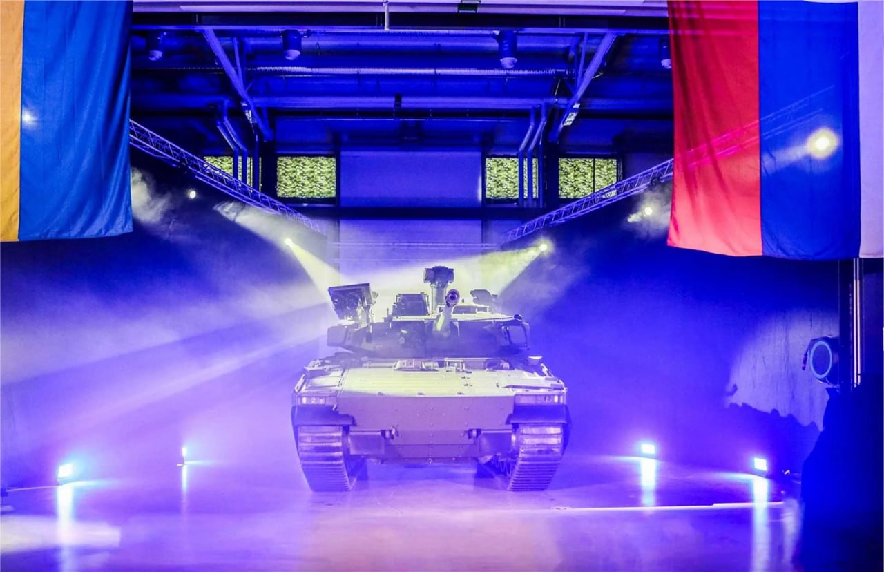 Шведская компания BAE Systems представила первую боевую машину пехоты CV9035 Mk IV для Вооруженных сил Словакии Шведская компания BAE Systems представила первую боевую машину пехоты CV9035 Mk IV для Вооруженных сил Словакии