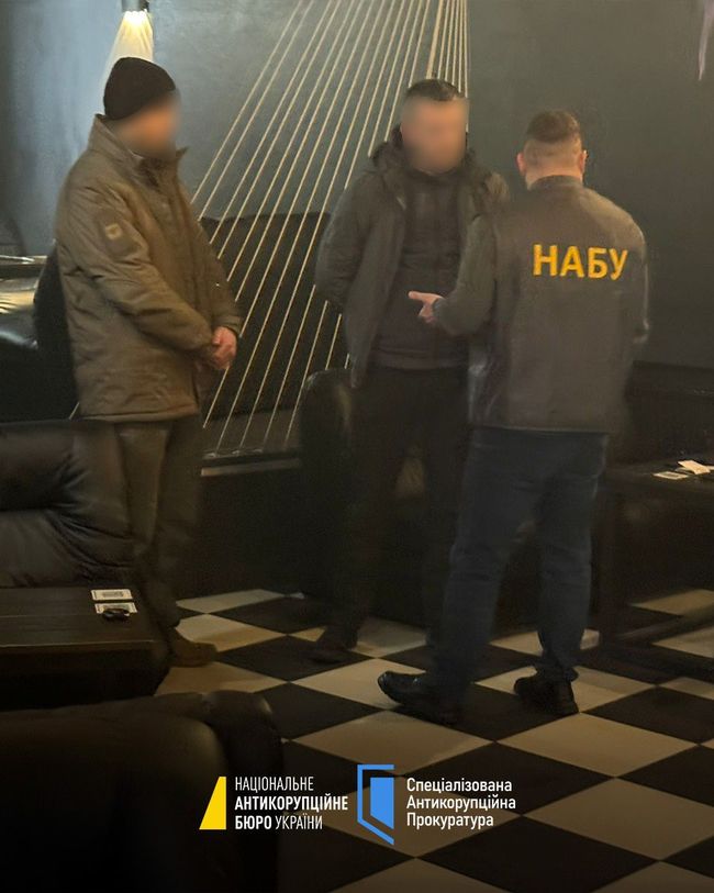 Викритому на одержанні $68 тис. хабаря працівнику СБУ повідомили про підозру Викритому на одержанні $68 тис. хабаря працівнику СБУ повідомили про підозру