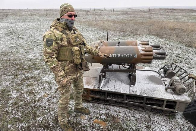 На россии был представлен очередной гомункулус - Культиватор На россии был представлен очередной гомункулус - Культиватор