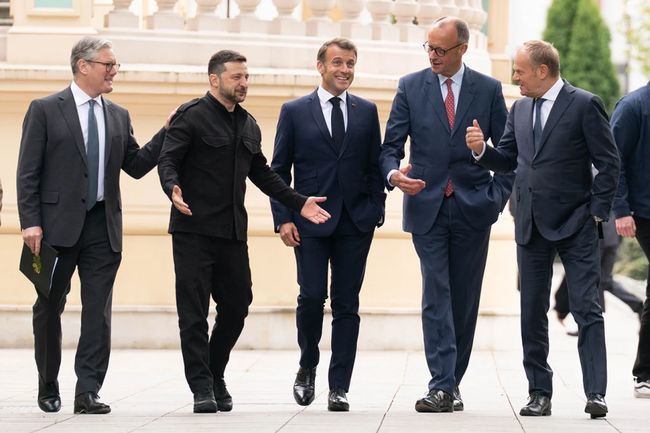 Країни Коаліції охочих готові відправити війська в Україну лише після схвалення росії Країни Коаліції охочих готові відправити війська в Україну лише після схвалення росії