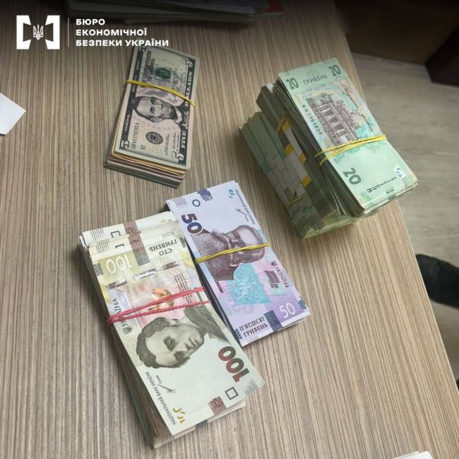 Детективи  ТУ БЕБ в Одеській області повідомили про підозру організованій групі осіб