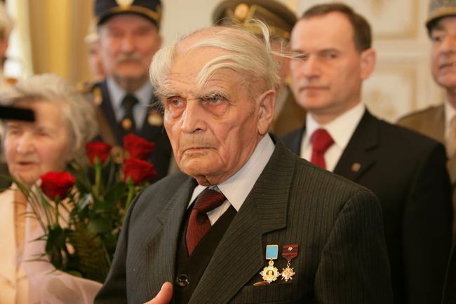 Василь Левкович псевдо «Вороний» — єдиний, хто за життя особисто отримав найвищу нагороду УПА — Золотий Хрест Бойової Заслуги