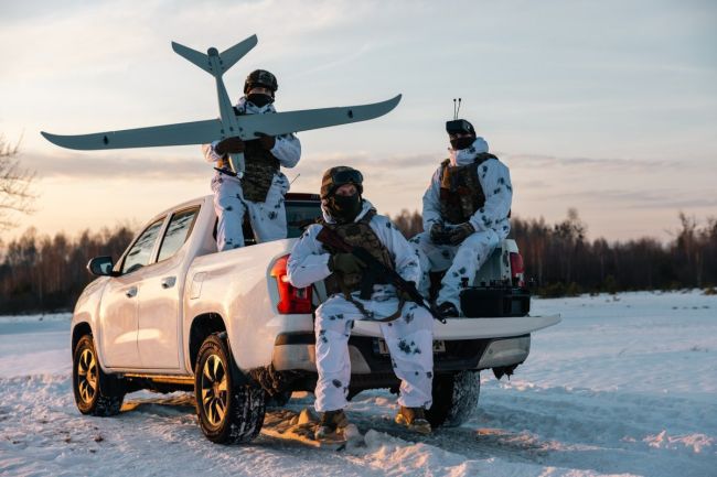 На крилах і мультироторах летить «Караюча тінь» На крилах і мультироторах летить «Караюча тінь»