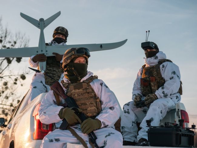 На крилах і мультироторах летить «Караюча тінь» На крилах і мультироторах летить «Караюча тінь»