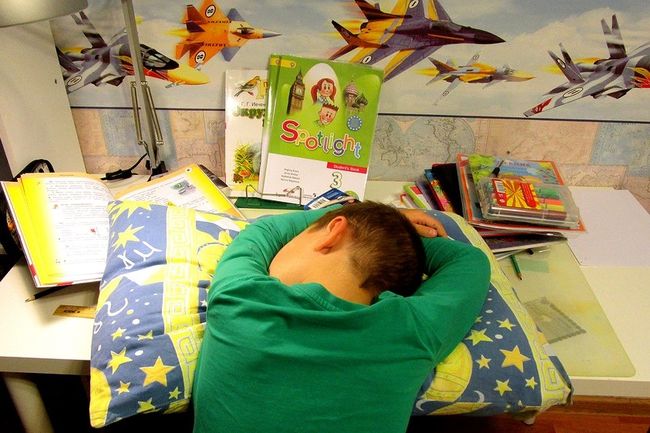 Через дефіцит шкіл російські школярі навчаються в кілька змін Через дефіцит шкіл російські школярі навчаються в кілька змін