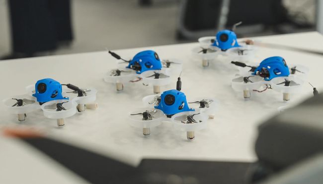 Учні від курська до владивостока вчаться у «свошників» керуванню дронами - СЗРУ