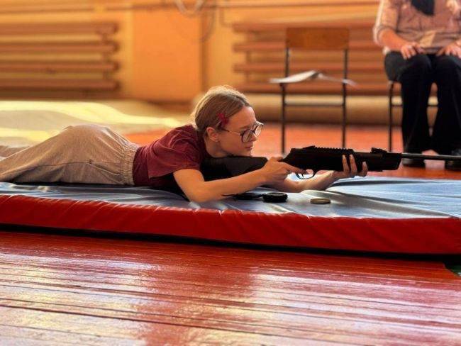 На ТОТ підлітків готують до служби в армії окупанта